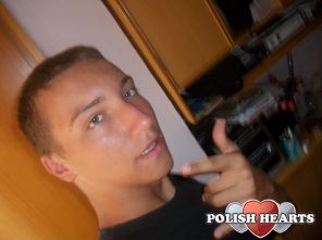 jestem adrian mieszkam w walencji i sie za bardzo nie luybie opisiwac takrze zak cos to piszcie